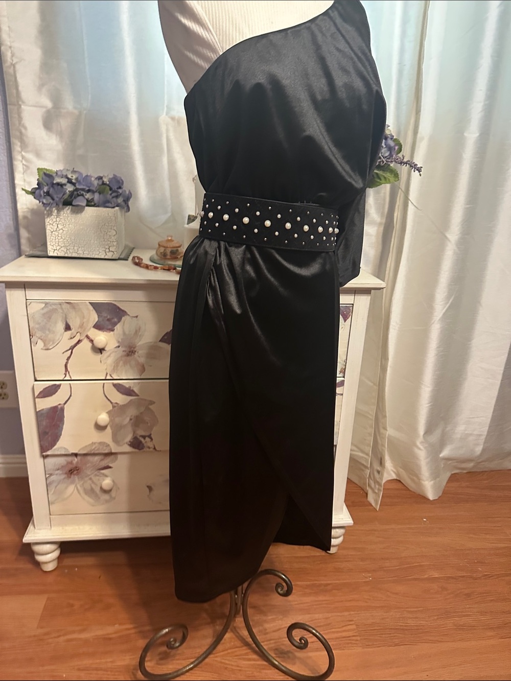 One Shoulder Satin Splendor - Picture 2 of 6